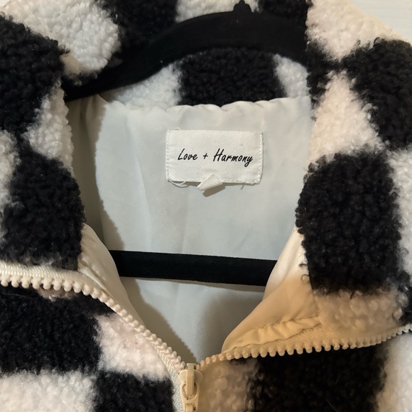 Chic Black and White Checkered Teddy Jacket - Picture 2 of 5